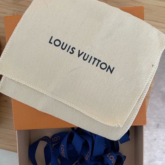 Louis Vuitton Damier Azur French Purse Wallet - Picture 4 of 16